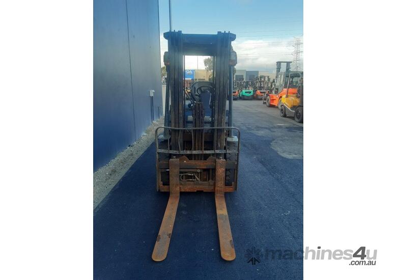 caption Toyota 2500kg Diesel Forklift With 4500mm 3 Stage Mast And Sideshift