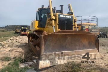 Komatsu   D85EX - 18 BULLDOZER.