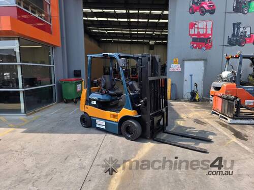 caption Toyota Forklift 2.5T Electric Container Mast Forklift (Unit#:AU323)