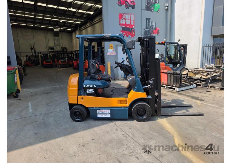 caption Toyota Forklift 2.5T Electric Container Mast Forklift (Unit#:AU323)