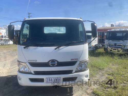 2015 Hino 616 MEDIUM AUTO  Cab Chassis