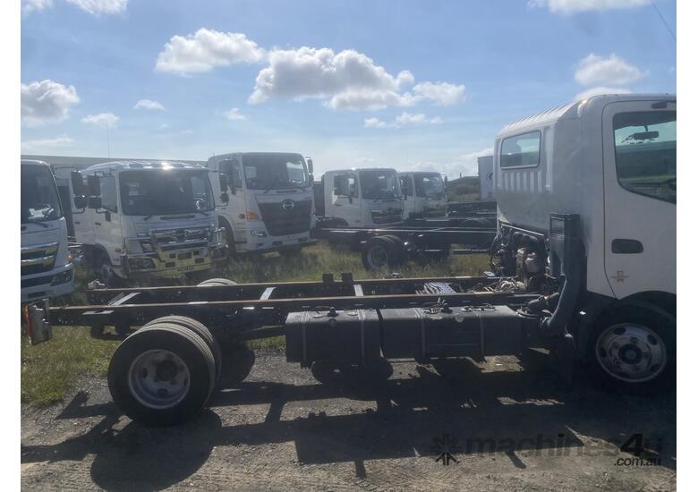 caption 2015 Hino 616 MEDIUM AUTO Cab Chassis