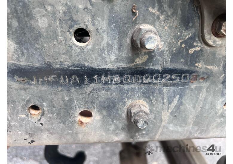 caption 2004 Hino Dutro U414 Pantech