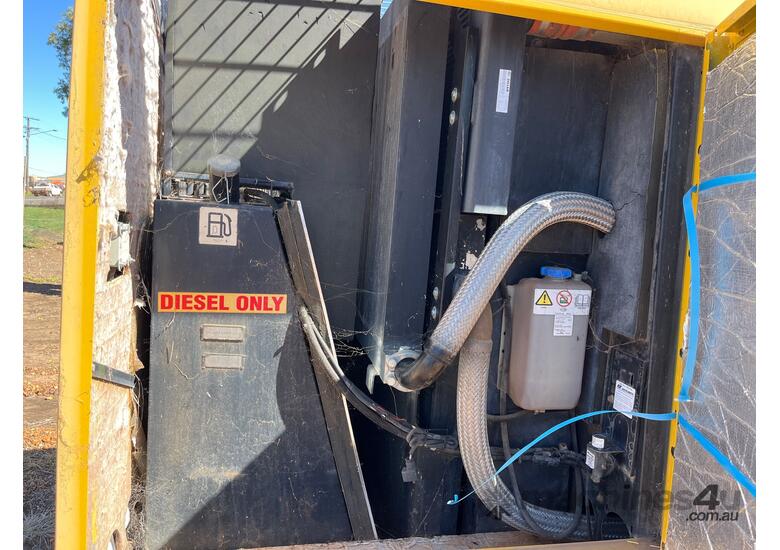 caption 2009 Sullair 900/1150 XHDTQ-CA3 Trailer Mounted Compressor