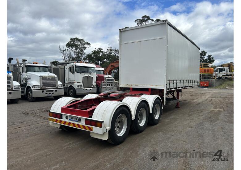 caption 2019 Barker Heavy Duty Triaxle Curtainsider A Trailer