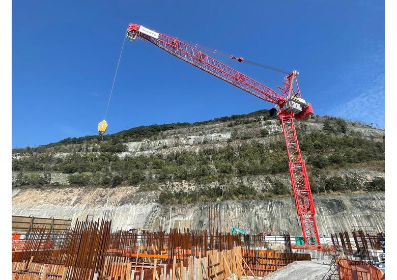 caption 2025 Zoomlion L500A-32U Luffing Jib Crane