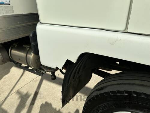 caption 2017 Mitsubishi Fuso Fighter FK600 4x2 Refrigerated Curtainsider