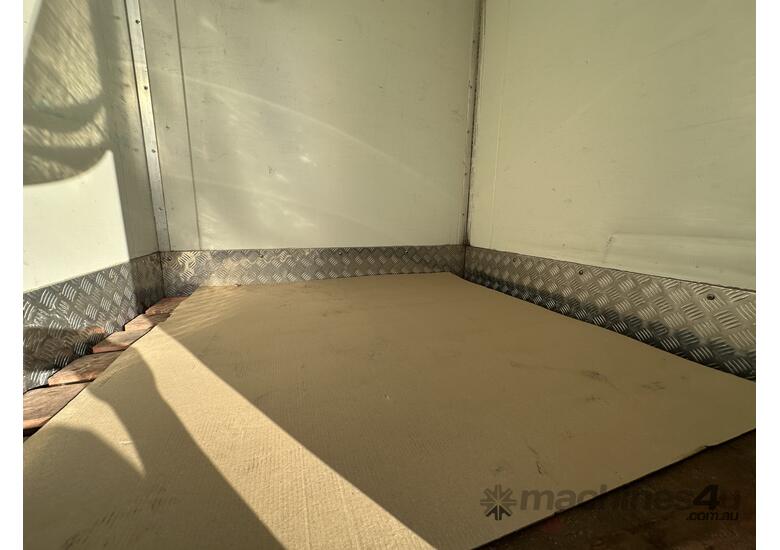 caption 2017 Mitsubishi Fuso Fighter FK600 4x2 Refrigerated Curtainsider