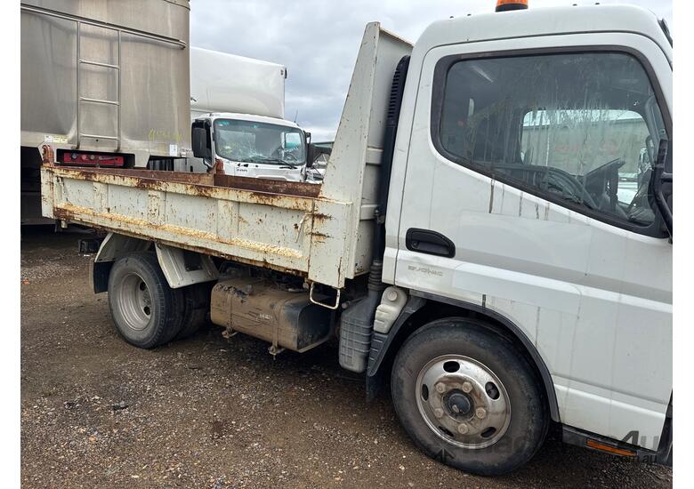 caption 2018 Mitsubishi Canter 7/800 Tipper