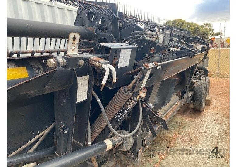 caption Used New Holland CR960 (2006) and MacDon 974 Draper Front (2006)