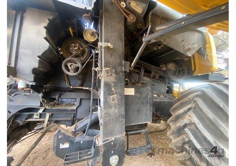 caption Used New Holland CR960 (2006) and MacDon 974 Draper Front (2006)