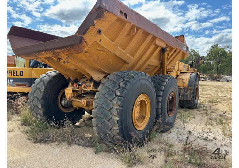 CATERPILLAR D400D ARTICULATED DUMP TRUCK 