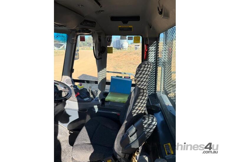 caption John Deere Articulated Dump Truck Moxi 400D #2