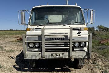 1983 ISUZU JCR 500S BEAVER TAIL TRUCK
