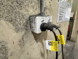 Makita GB602 Bench Grinder On Pedestal - picture1' - Click to enlarge