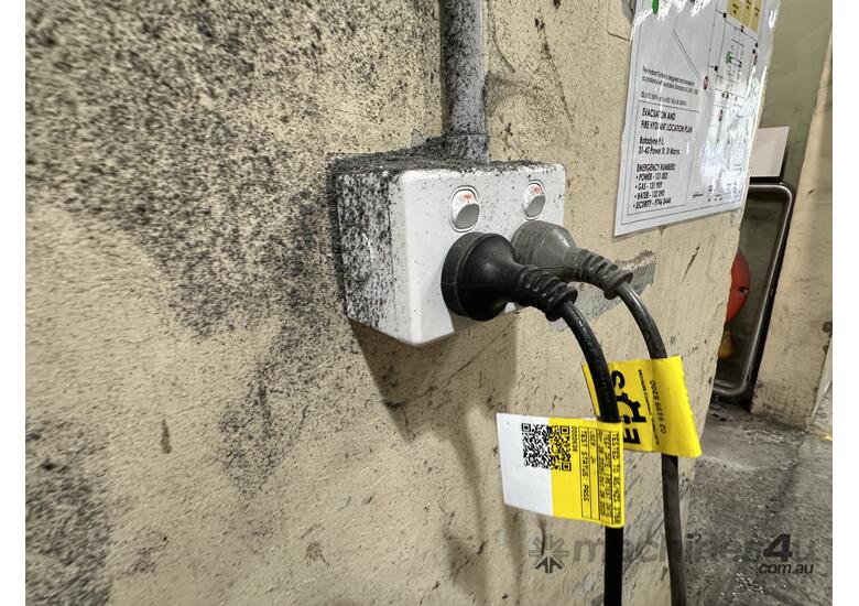 caption Makita GB602 Bench Grinder On Pedestal