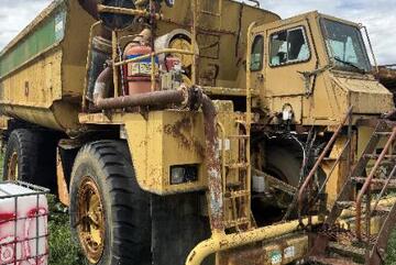 Caterpillar Water truck