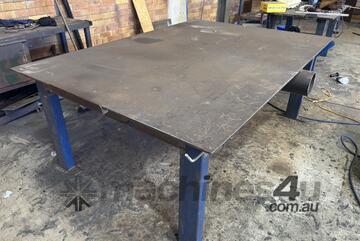 Heavy-Duty Workbench (6)