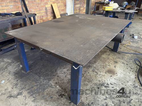 Heavy-Duty Workbench (6)