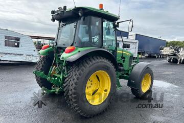 John Deere 2015   5105M Tractor