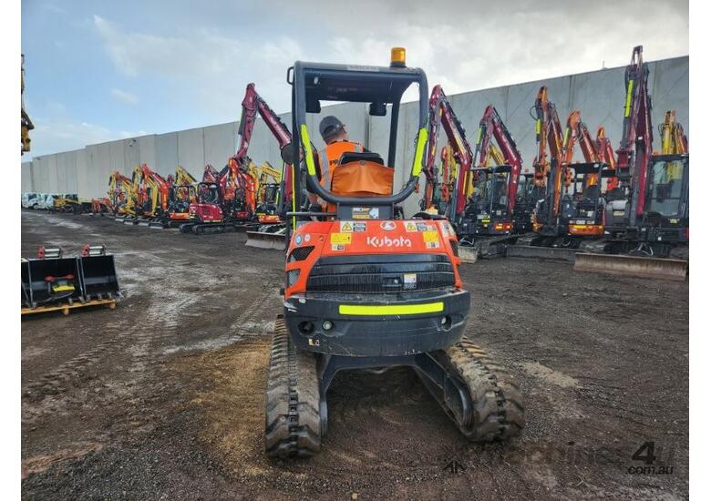 2022 KUBOTA U25-3 2.6T EXCAVATOR (M878) WITH QUICK HITCH, BUCKETS AND 1021 HOURS