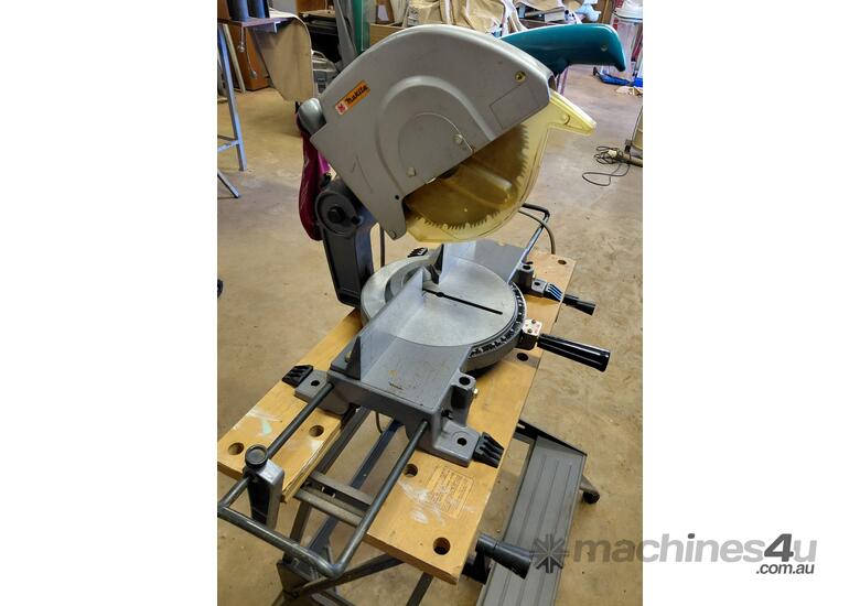 Makita 255mm Mitre Saw – Model 2400B – 240V – With Stand