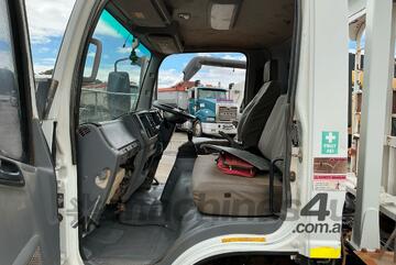 Isuzu 2011   NPS300 Table Top