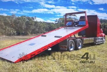 2016 Kenworth T409 Tilt Tray Truck