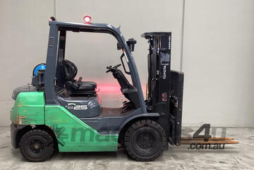 Toyota 2.5T Forklift Container Mast with Fork Positoners- Low Hours(Unit#:AU491)