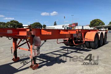 2000 Krueger ST-3-38 Tri Axle Skel Trailer