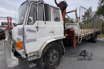 1985 HINO FF 197 FLAT BED TRUCK