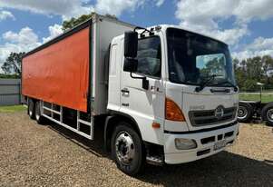 2011 Hino 500 FL 2628 Beveridge Curtain Side