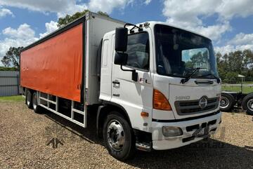 2011 Hino 500 FL 2628 Beveridge Curtain Side