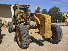 140H CATERPILLAR GRADER - picture1' - Click to enlarge