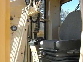 140H CATERPILLAR GRADER - picture2' - Click to enlarge