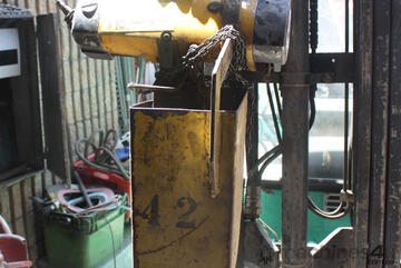 1 Ton Atlas Copco pneumatic hoist 6.5m chain