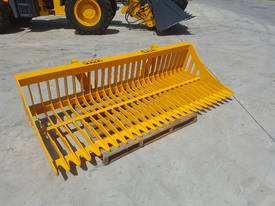 Tractor Rock Bucket, Sieve Bucket - Euro Hitch - picture0' - Click to enlarge