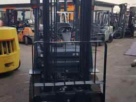 Toyota 8FG25 4m Lift 2.5T Forklift Good Condition - picture2' - Click to enlarge