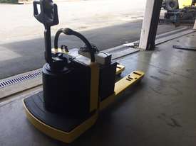 Yale MPE060-F battery electric pallet truck/jack - picture1' - Click to enlarge