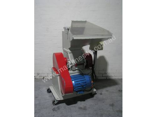 Industrial Plastic Granulator - 7 HP
