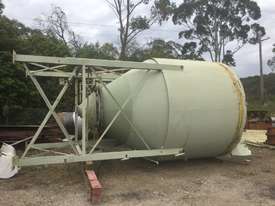 Silo - 30m3 with vibratory bin activor and silo venting filter - picture0' - Click to enlarge