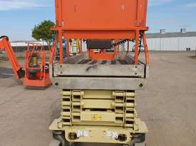32ft Electric scissor lift JLG - picture0' - Click to enlarge