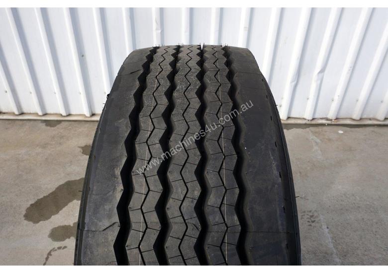 caption 10/285 12.25x22.5 Alcoa Polished Supersingle with 385/65R22.5 Michelin XFE
