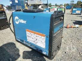 MILLER ELECTRIC MAXSTAR 200DX Welder - picture0' - Click to enlarge