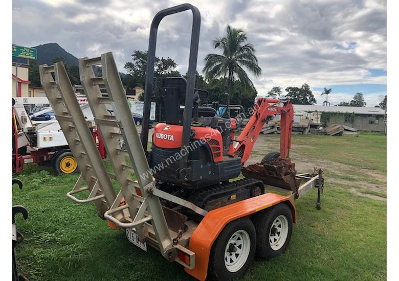 caption 2005 Kubota .8T K008-3 Mini Excavator