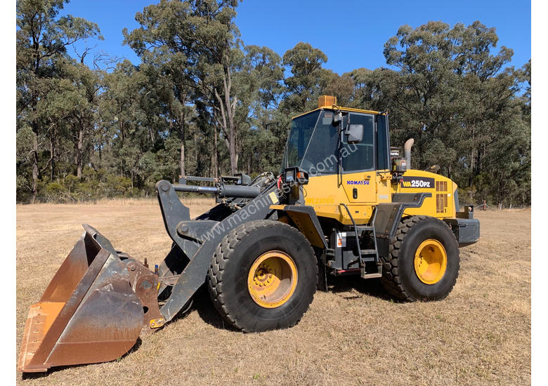 Used 2009 komatsu Komatsu WA2506 Loader Tool Carrier Loader Wheel