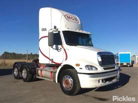 2010 Freightliner Columbia CL112 - picture0' - Click to enlarge