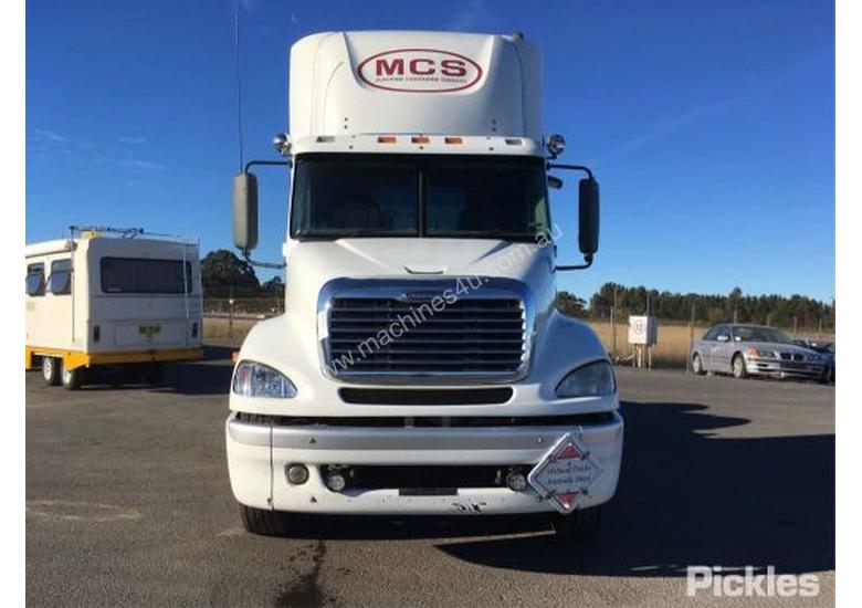 caption 2010 Freightliner Columbia CL112