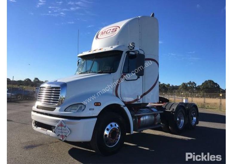 caption 2010 Freightliner Columbia CL112