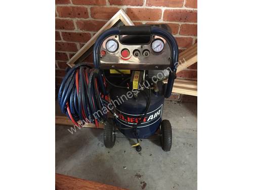 40L Air Compressor LIKE NEW by Spear & Jackson